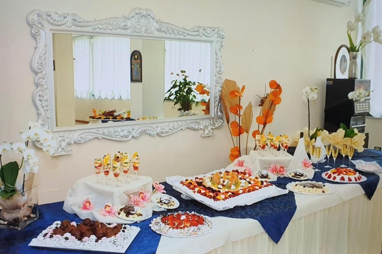 Hotel Baltic Misano Adriatico Kültér fotó