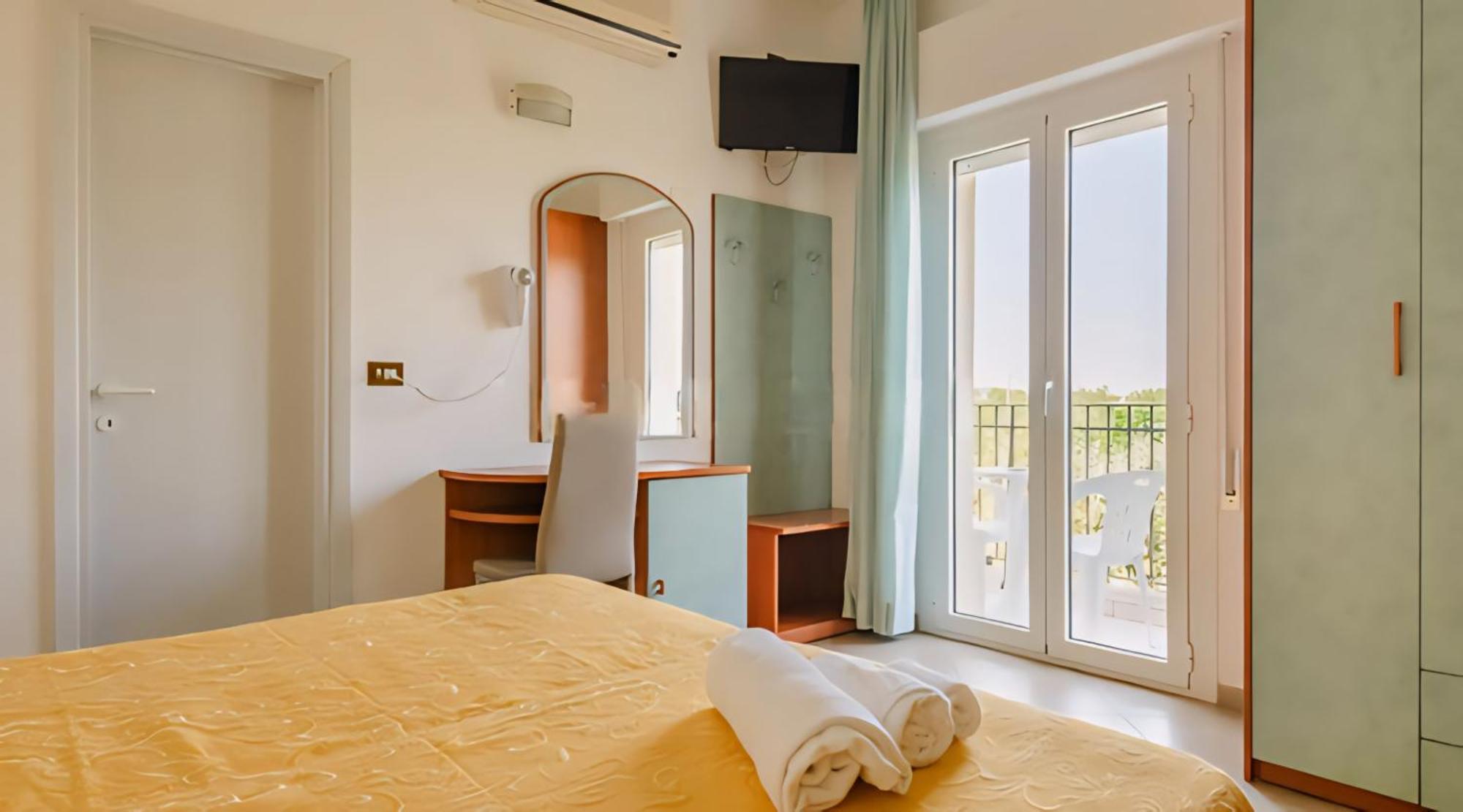 Hotel Baltic Misano Adriatico Kültér fotó