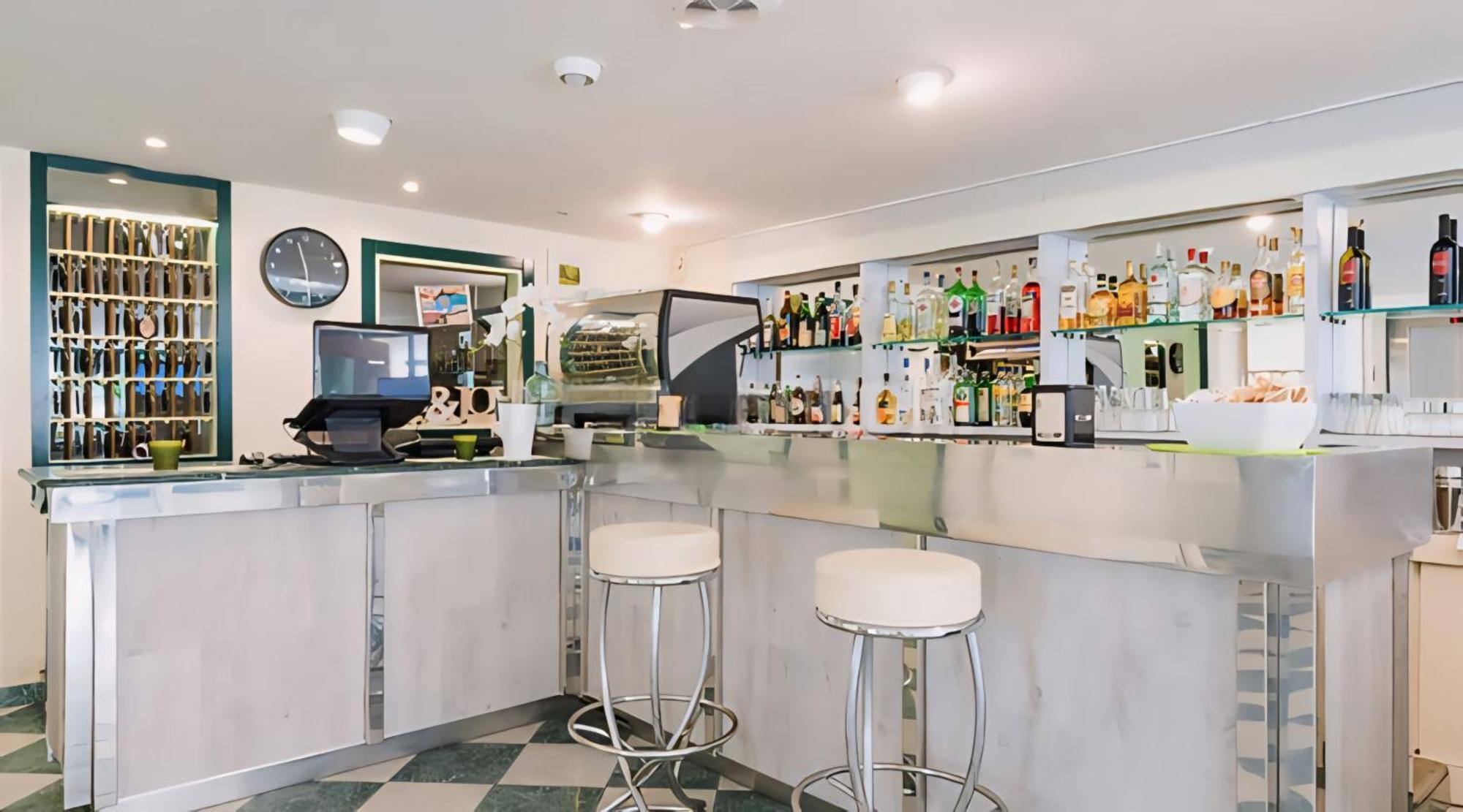 Hotel Baltic Misano Adriatico Kültér fotó