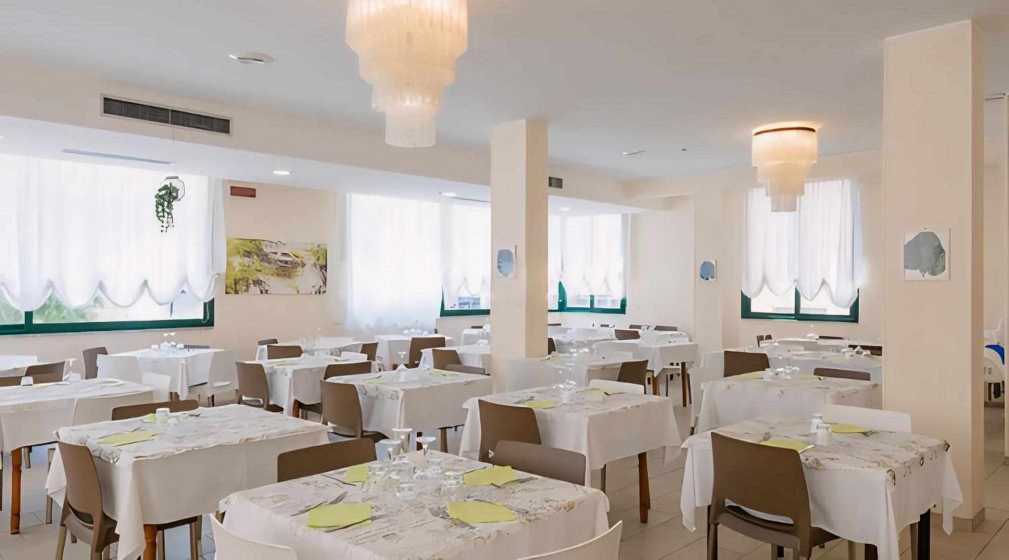 Hotel Baltic Misano Adriatico Kültér fotó