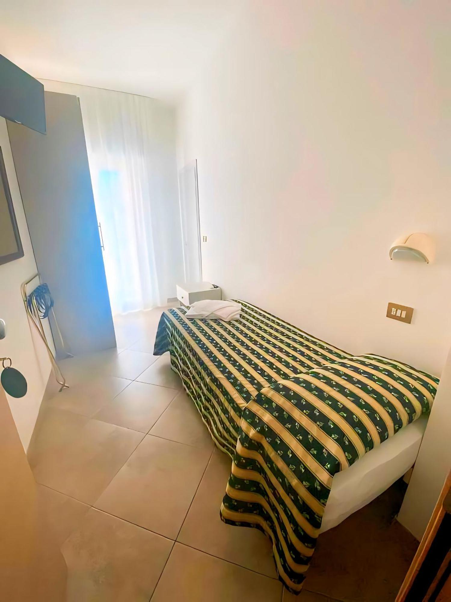 Hotel Baltic Misano Adriatico Kültér fotó
