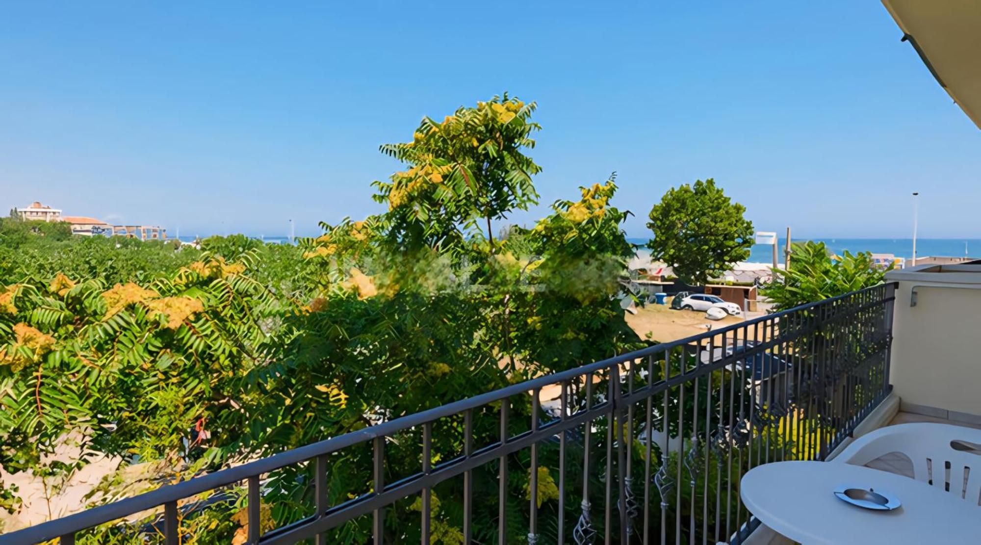 Hotel Baltic Misano Adriatico Kültér fotó