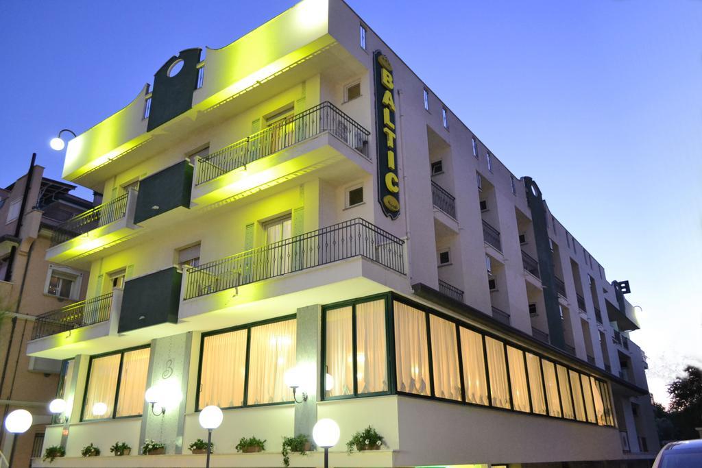 Hotel Baltic Misano Adriatico Kültér fotó