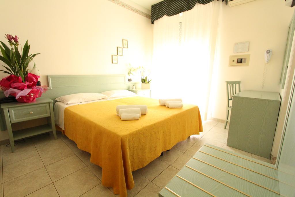 Hotel Baltic Misano Adriatico Kültér fotó