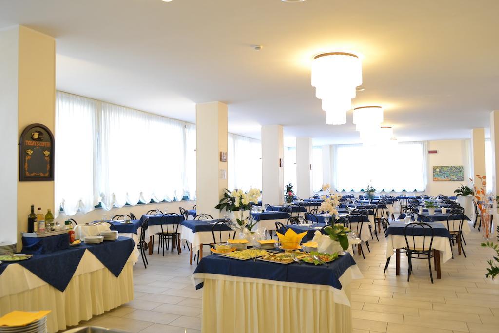 Hotel Baltic Misano Adriatico Kültér fotó