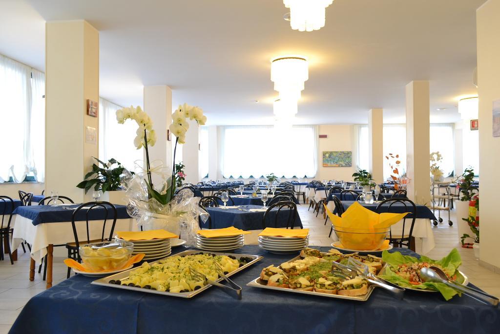 Hotel Baltic Misano Adriatico Kültér fotó